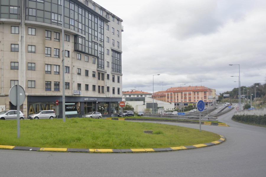 Atropellan a un ciclista en Cambre, en la glorieta de O Seixal