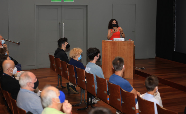 Charla de la astrofísica de la NASA Begoña Vila en la Domus