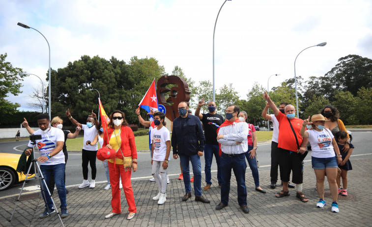 Una manifestación rodada exige en Oleiros la condena de la violencia en Cuba