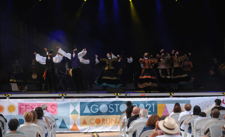 Ambiente festivo entre los asistentes a la romería de Santa Margarita