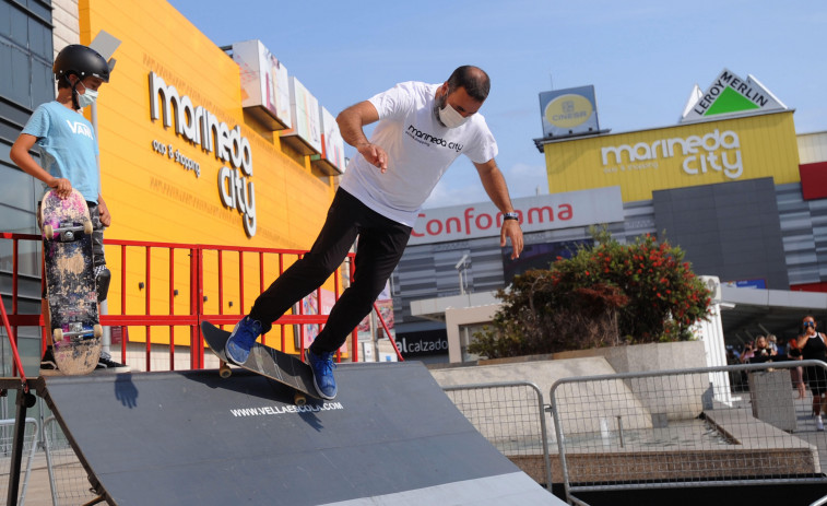 Marineda City acogió un taller de skate para los más pequeños