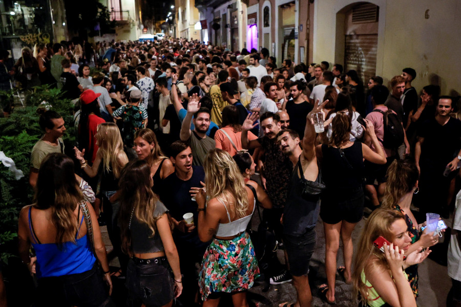 Desalojadas 5.500 personas en Barcelona en la última noche de las fiestas del barrio de Gràcia