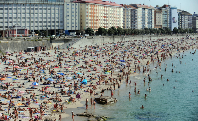 A Coruña vive su jornada más calurosa del verano sin llegar siquiera a los 28 grados
