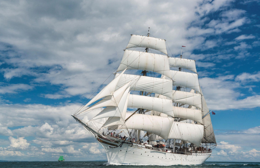 El trimarán ruso “Russian Ocean Way” recala en A Coruña dentro de una vuelta al mundo divulgativa