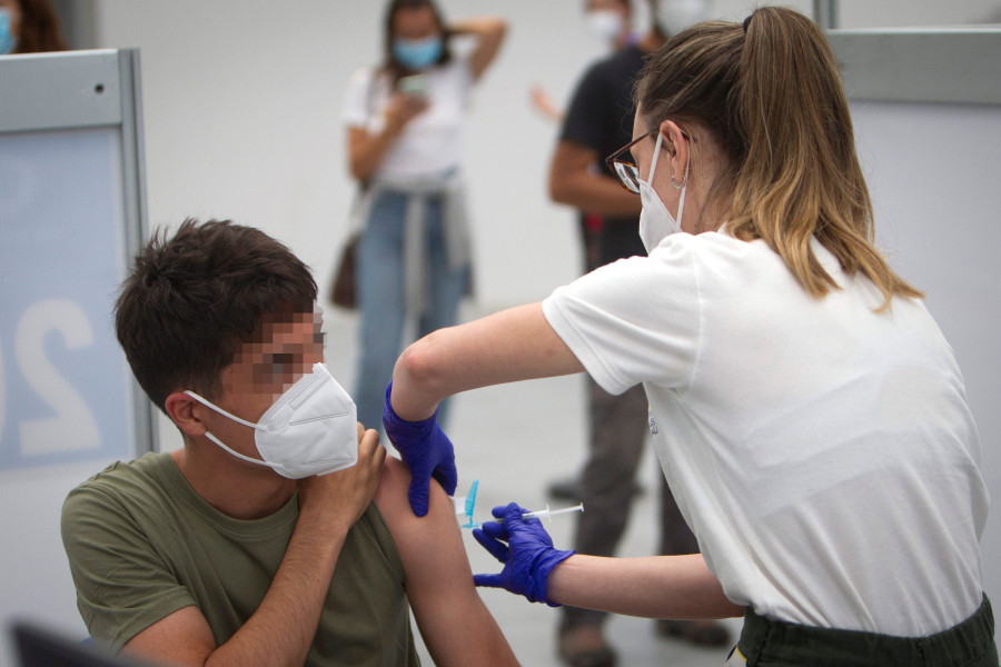 Las infecciones activas por covid en Galicia siguen en descenso y ya están por debajo de 9.000 casos 