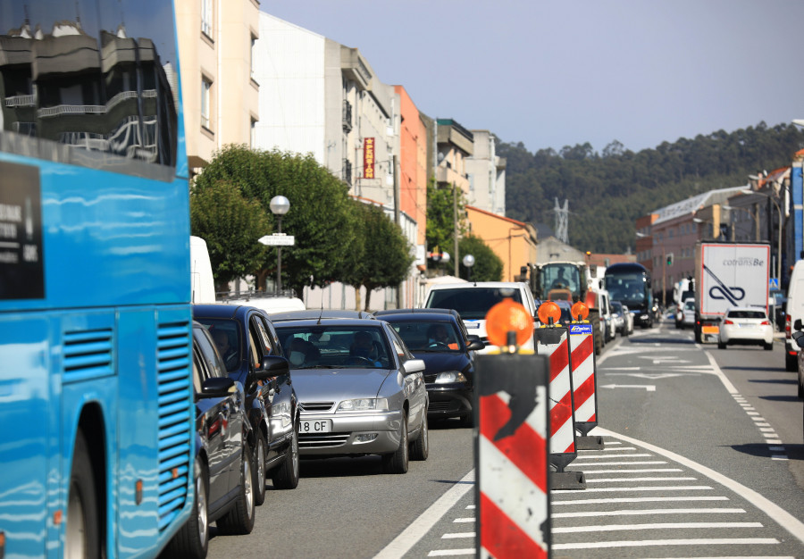 Las obras para la conservación  de la glorieta elevada de Sabón obligan a hacer cortes de tráfico