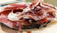 El buen comer que nunca pasa de moda en A Coruña: las míticas jamonerías