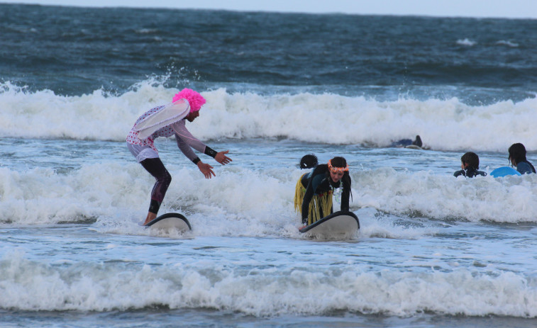 Abre el plazo en la escuela municipal de surf para cursos de octubre a mayo en Bastiagueiro