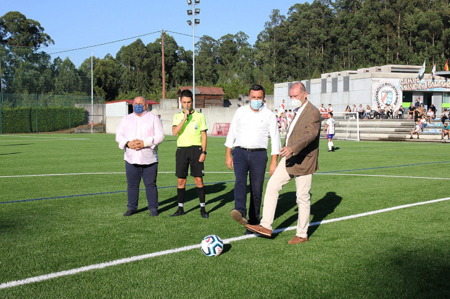 González Formoso y Vázquez Faraldo estrenan el renovado campo de fútbol de Gallamonde