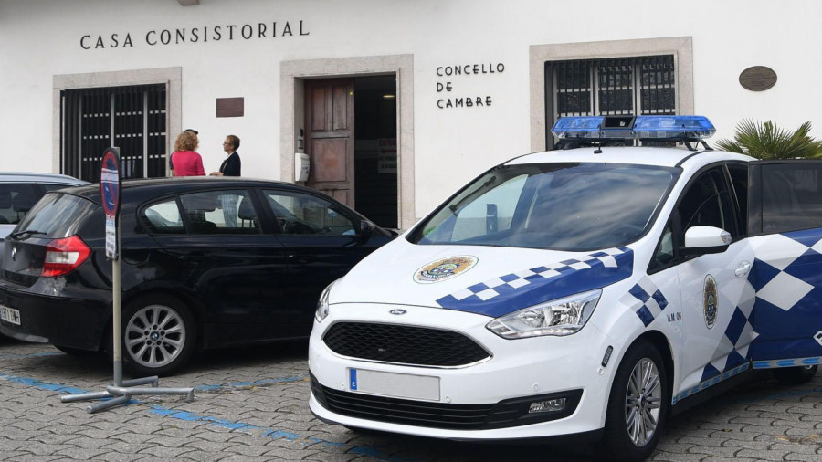 Disuelven un botellón con medio centenar de personas en Cambre