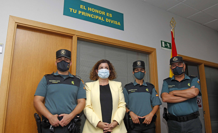 La subdelegada del Gobierno felicita a los guardias civiles que salvaron a un bebé en Cambre