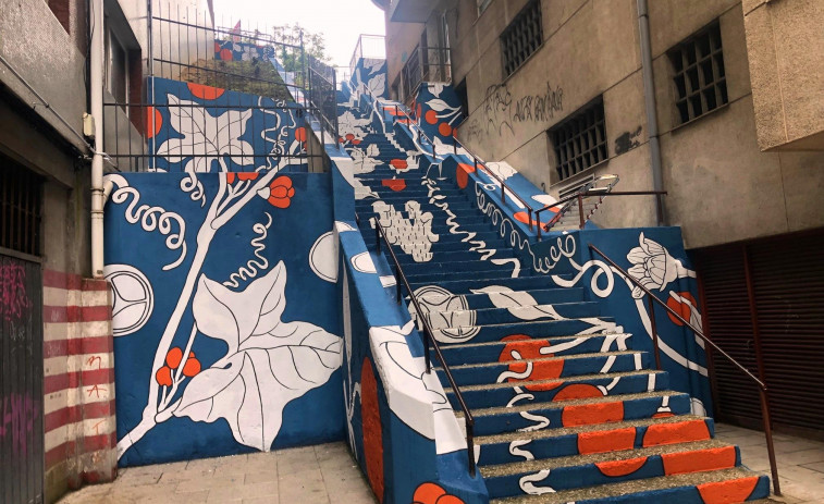 Doa Oa termina en Sada el mural inspirado en Isaac Díaz Pardo