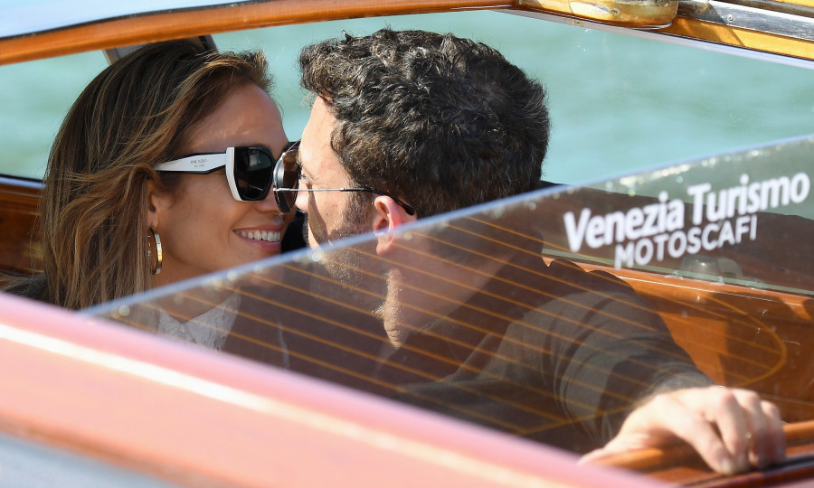 Ben Affleck se declara "feminista" a su llegada a Venecia junto a Jennifer Lopez