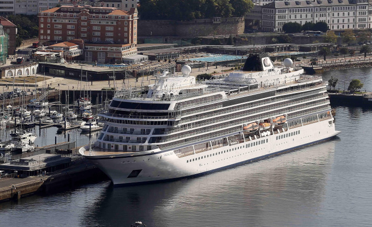 A Coruña celebra la llegada del primer crucero desde el inicio de la crisis sanitaria