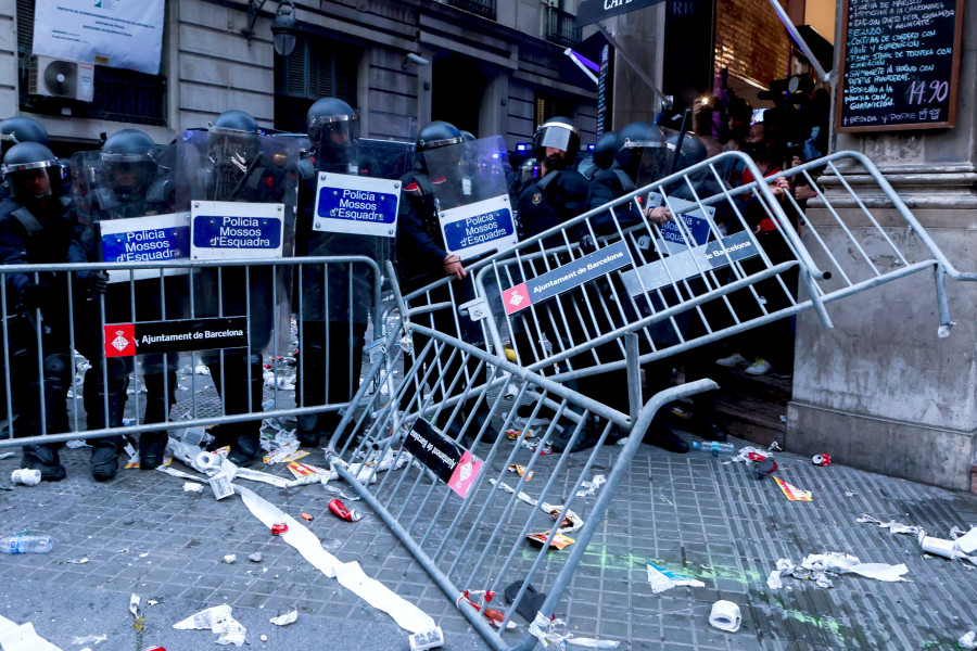 El Gobierno calla tras los actos violentos en las calles de Barcelona