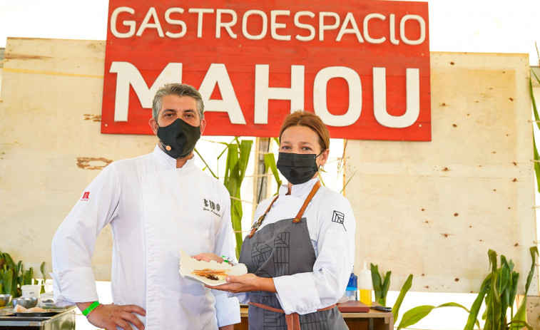 El cocinero Juan Crujeiras ofrece un showcooking en el Festival de la Luz