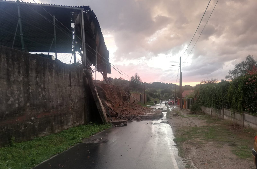 En Pravio se desplomó un muro