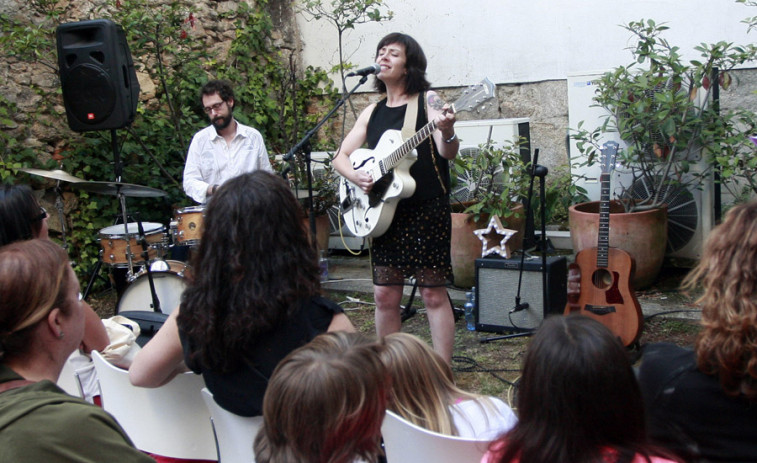 La cantante coruñesa Astrogirl publica su nuevo sencillo 
