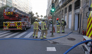 Un incendio en un bajo de Juana de Vega hace cundir la alarma en el centro de A Coruña