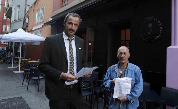 Un local del Orzán acusa al 092 de machismo tras cerrarle la terraza