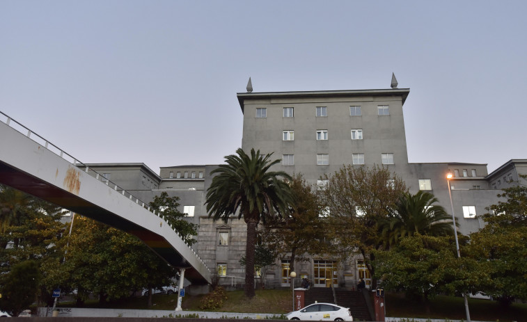 La Guardia Civil auxilia a un menor con convulsión febril y pérdida de consciencia y lo traslada al hospital en A Coruña