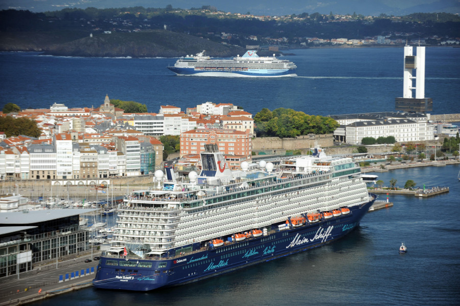 Llega a los muelles la primera doble escala de cruceros del año