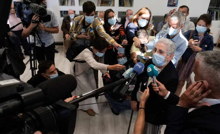 Nieves Cabo, la primera gallega en vacunarse contra el covid, recibe muy contenta la dosis extra