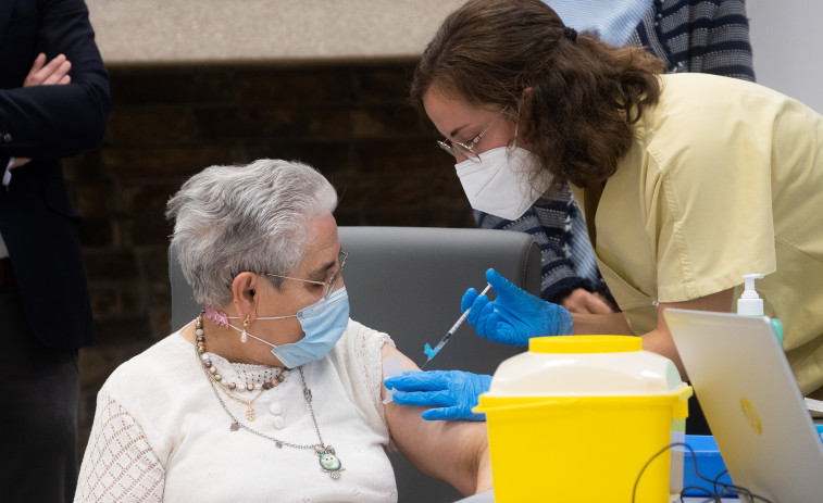 La dosis extra de la vacuna contra el covid será en Galicia para 45.000 personas