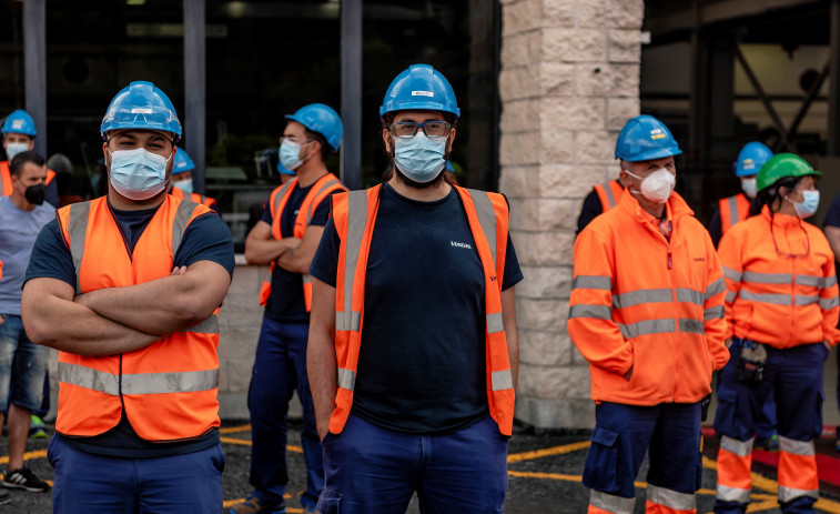 La plantilla de Vestas Viveiro se concentra ante la fábrica ante el 