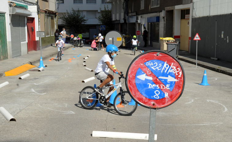 El Día sin Coches convierte San Andrés y O Castrillón en un circuito de juegos infantiles para una movilidad sostenible