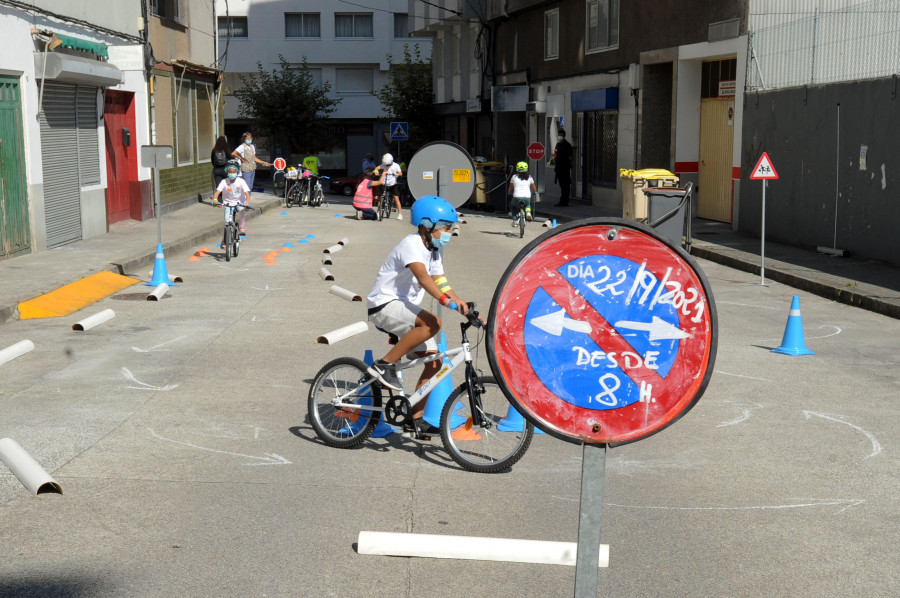 El Día sin Coches convierte San Andrés y O Castrillón en un circuito de juegos infantiles para una movilidad sostenible