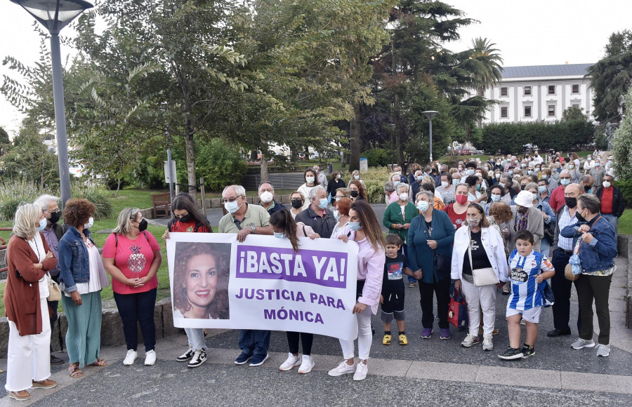 Un centenar de vecinos se manifiesta para reclamar “Justicia para Mónica”