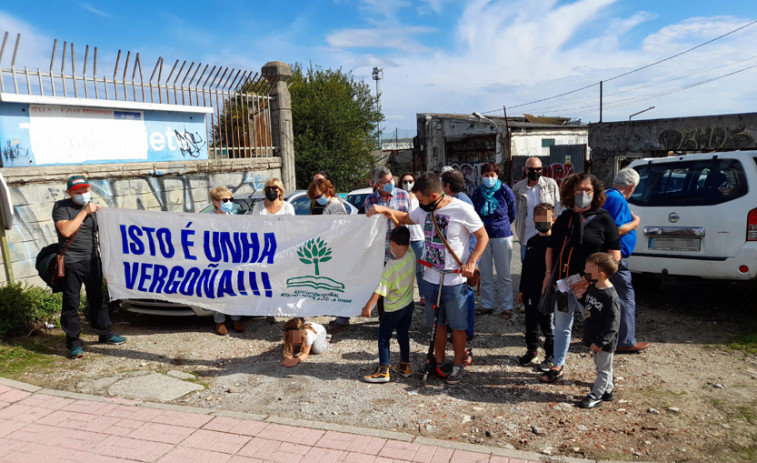 Los vecinos de Agra de San Amaro protestan por el abandono de la zona