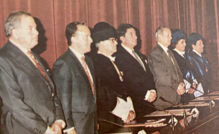 Hace 25 años: Apertura del curso en la UDC y redes antibasura en O Portiño