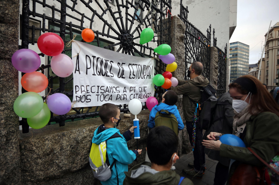 Familias de alumnos de siete centros de A Coruña, Culleredo y Oleiros reclaman un nuevo docente