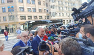 Camps vuelve a un acto del PP en la Plaza de Toros diez años después para apoyar a Casado y a Mazón