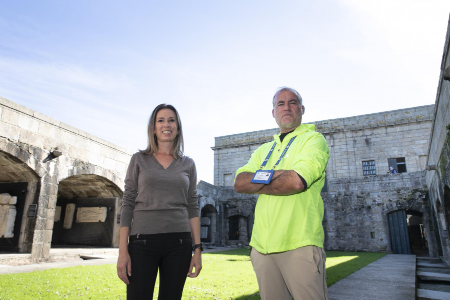 El Área de Deportes pone en marcha una nueva “andaina guiada” por las murallas de la ciudad