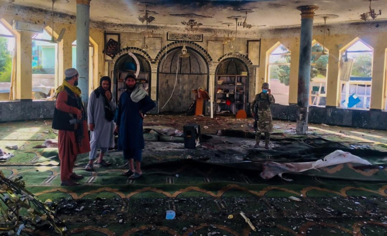 Funeral masivo tras el atentado del Estado Islámico en Afganistán con al menos 80 muertos