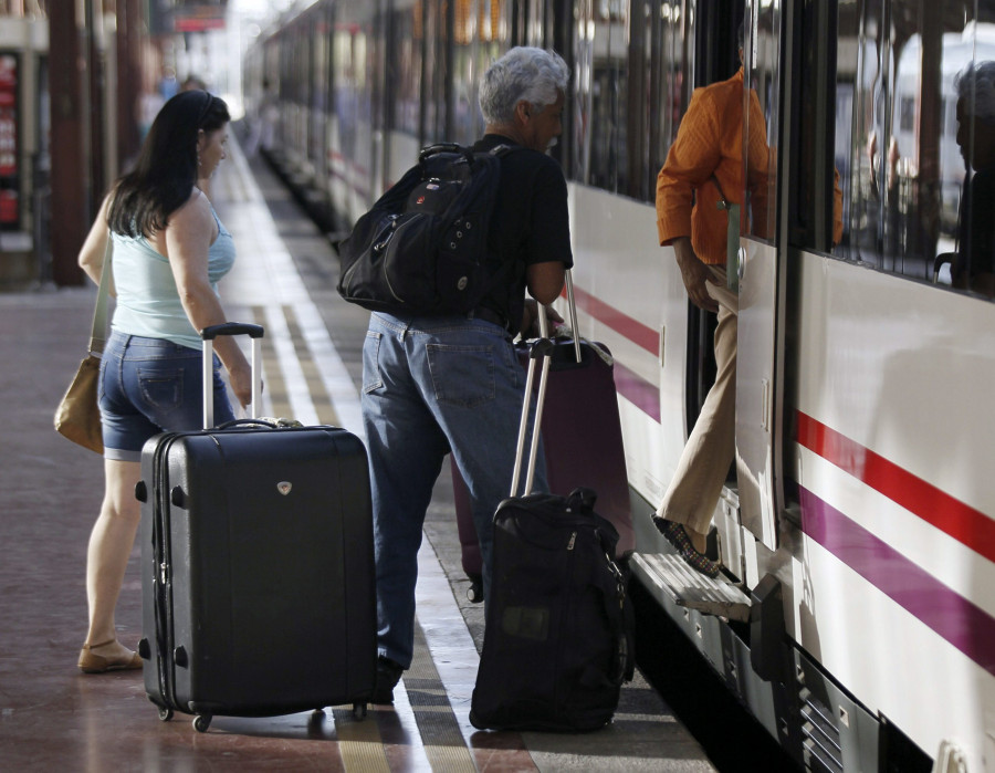 Renfe anuncia que el tren de A Coruña a Madrid durará una hora menos a partir de diciembre