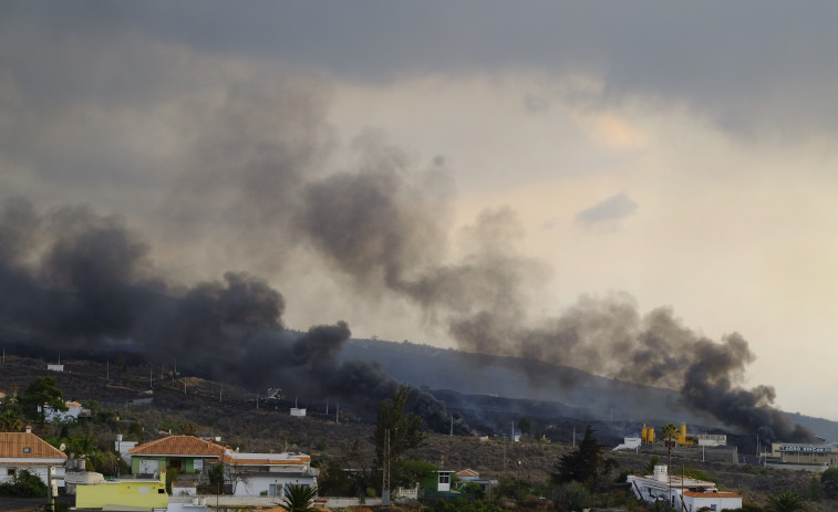 La lava genera más confinamientos y ya apunta hacia un nuevo delta
