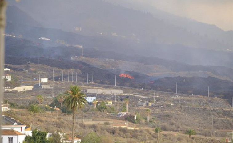 Ordenan la evacuación de varias zonas en Los Llanos debido al avance de la colada