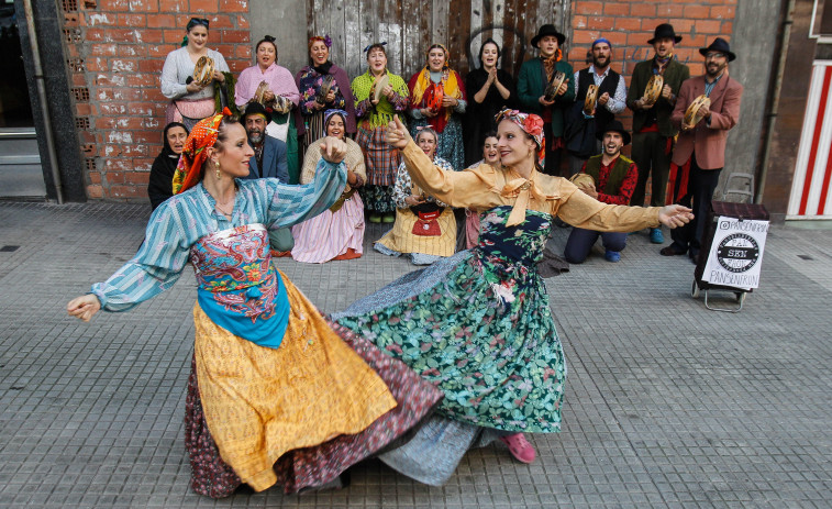 Pandereteiras por las calles de O Ventorrillo