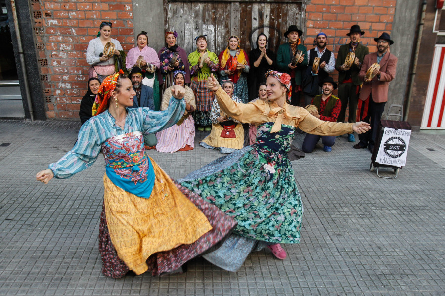 Pandereteiras por las calles de O Ventorrillo