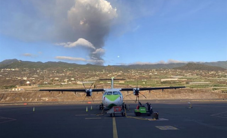 La nube de ceniza obliga a cancelar 16 vuelos en el aeropuerto de La Palma, que se mantiene operativo