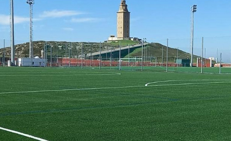 El Ayuntamiento de A Coruña termina la renovación de dos de los campos de fútbol de la Torre