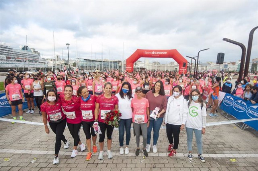 Más de 2.500 personas participaron en A Coruña en la Carrera de la Mujer