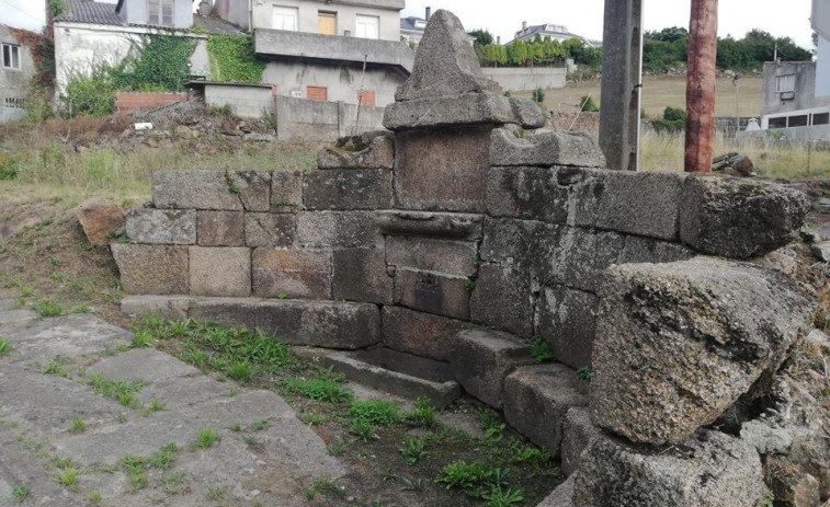Los socialistas de Arteixo critican el abandono del patrimonio debido al traslado de la Fonte do Abade