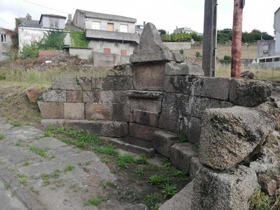 Los socialistas de Arteixo critican el abandono del patrimonio debido al traslado de la Fonte do Abade