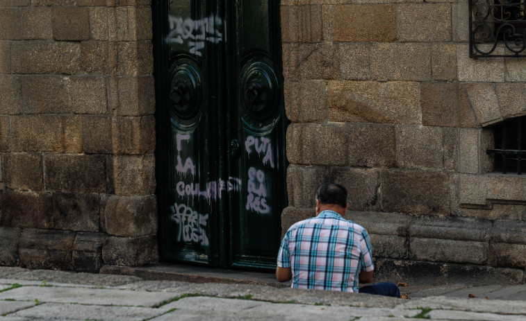 Aparecen de nuevo pintadas contra Carmen Polo en la puerta de la Casa Cornide