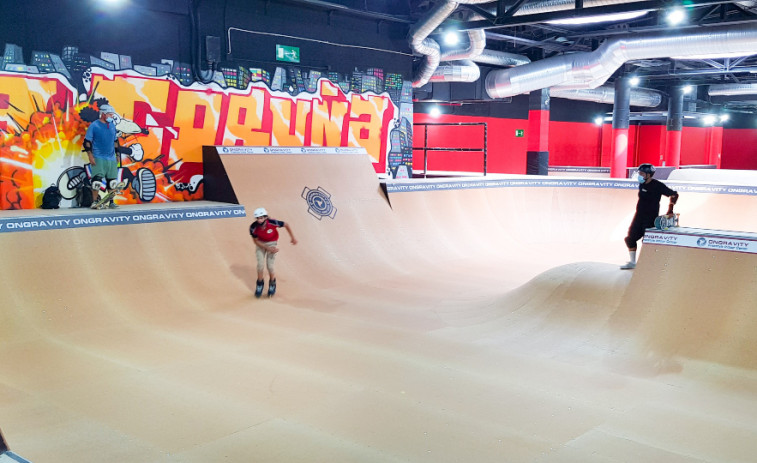 Ongravity pone en marcha en Marineda City el primer tapiz de esquí indoor de A Coruña